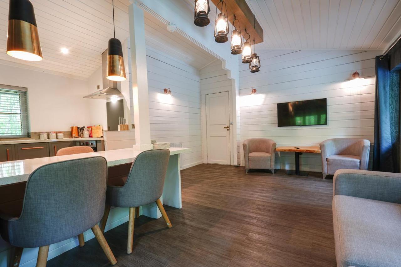 Chevin Country Park Hotel & Spa オトリー エクステリア 写真